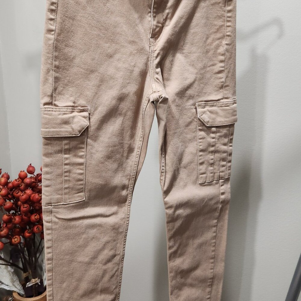Woman beige cargo skinny pants